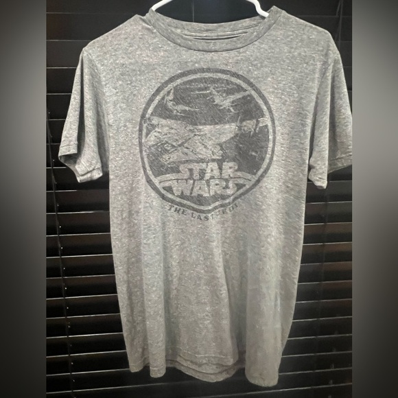 Star Wars “The Last Jedi” size small t-shirt - Picture 1 of 3